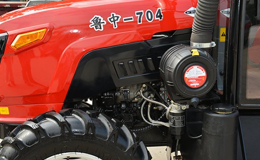AG视讯-704型拖拉机
