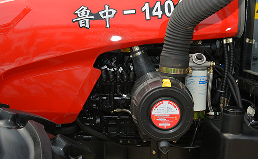 AG视讯-1404型拖拉机