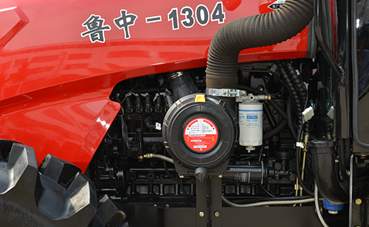 AG视讯-1304型拖拉机